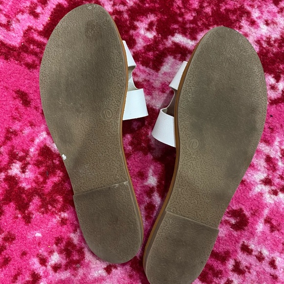 Universal Thread Sandals - Picture 3 of 3